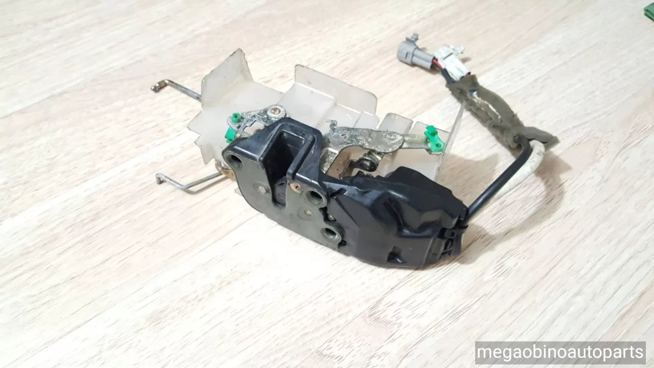 1992-1996 TOYOTA CAMRY 4dr sedan driver DOOR LOCK LATCH oem d8