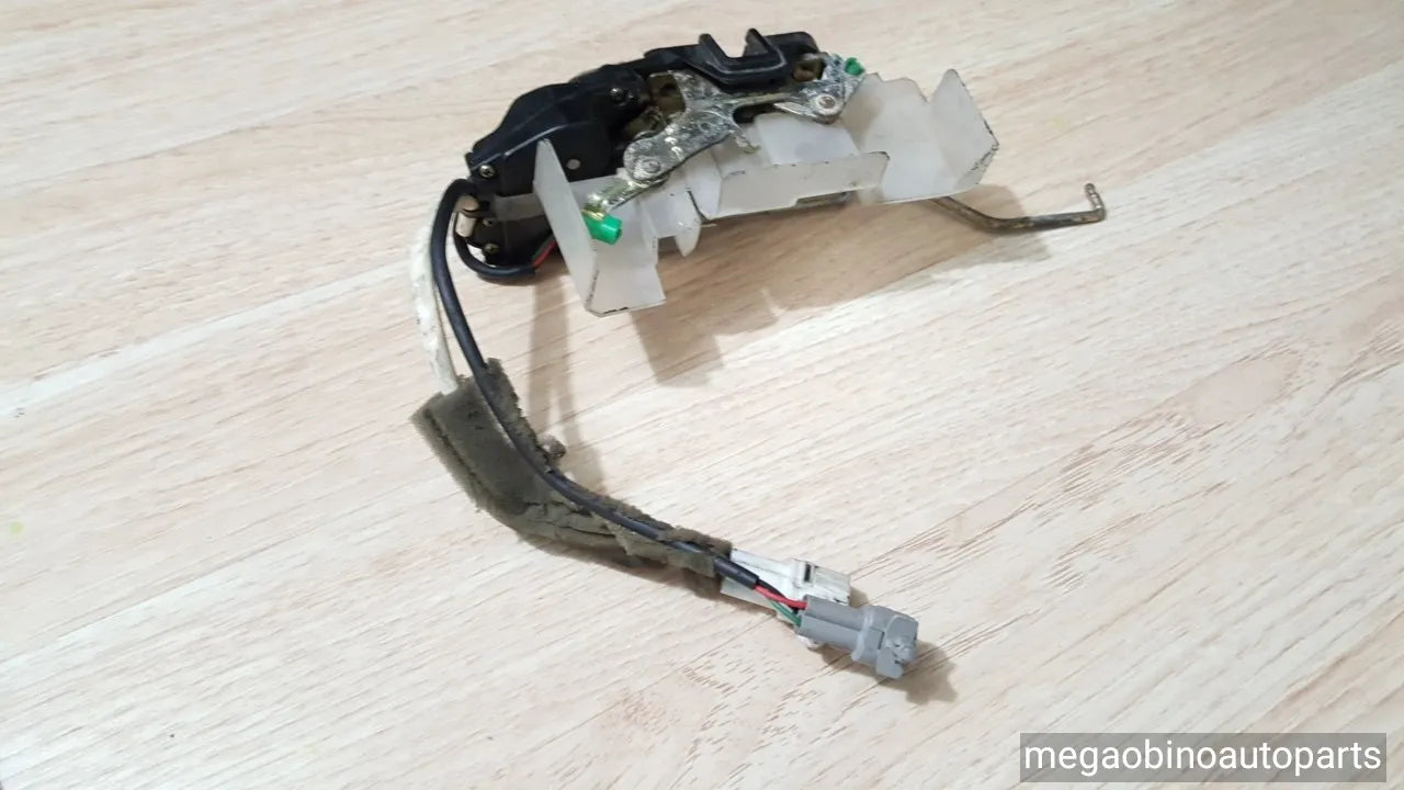 1992-1996 TOYOTA CAMRY 4dr sedan driver DOOR LOCK LATCH oem d8