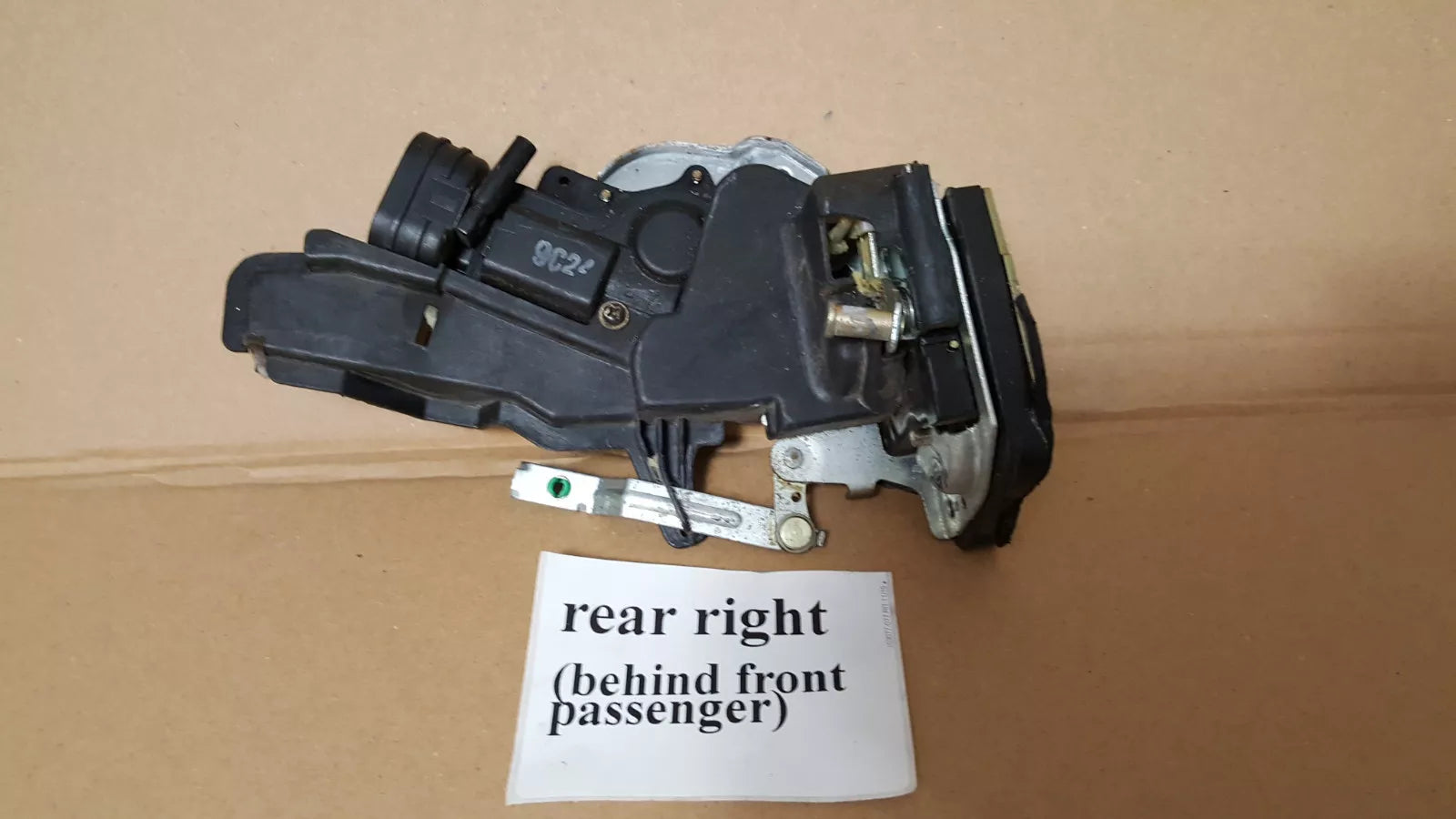 1997 -2001 toyota camry rear right passenger door lock latch 69305-AA010 oem b15