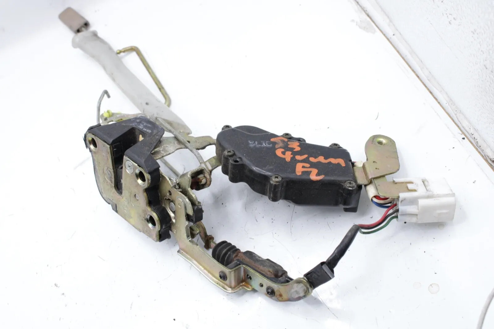 1993 - 1995 toyota 4runner pickup front left driver door lock latch oem d15