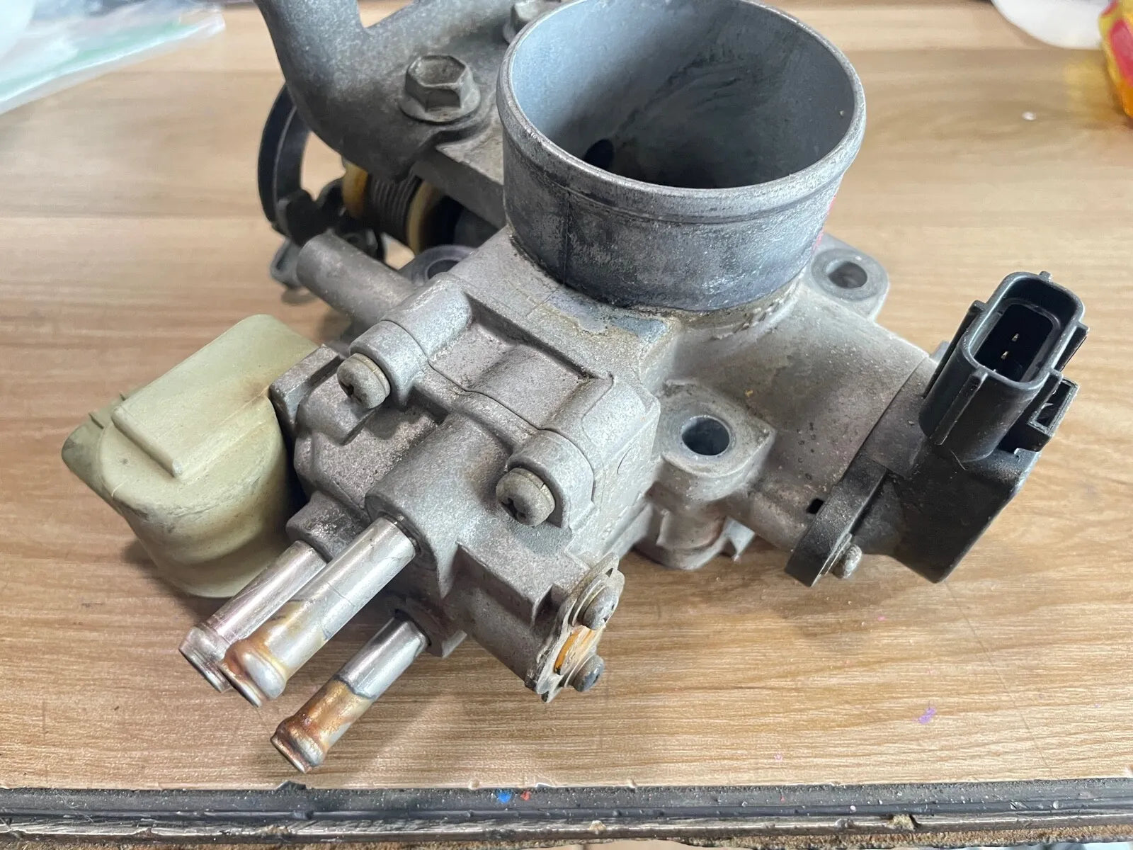 1993-1997 TOYOTA corolla 1.8L THROTTLE BODY OEM d9