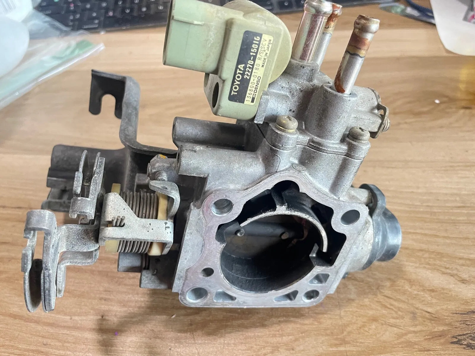 1993-1997 TOYOTA corolla 1.8L THROTTLE BODY OEM d9