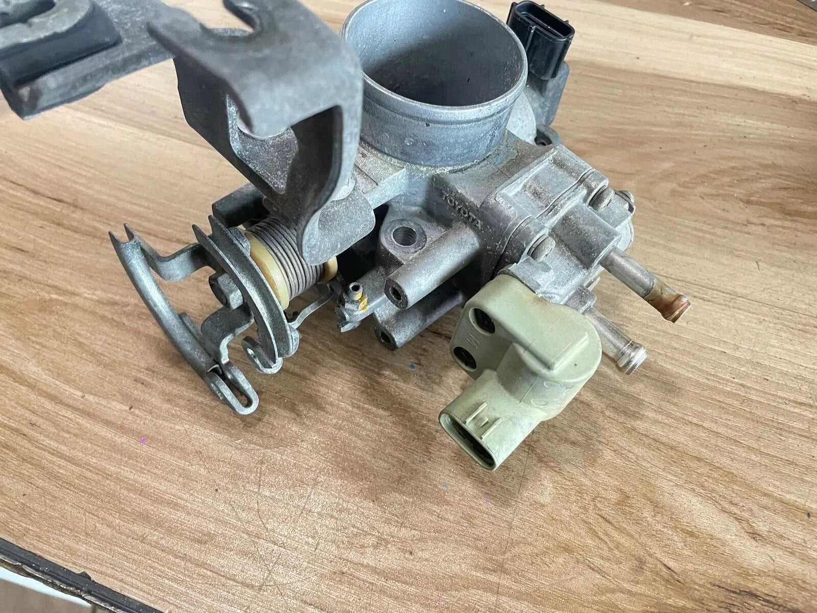 1993-1997 TOYOTA corolla 1.8L THROTTLE BODY OEM d9 - 0