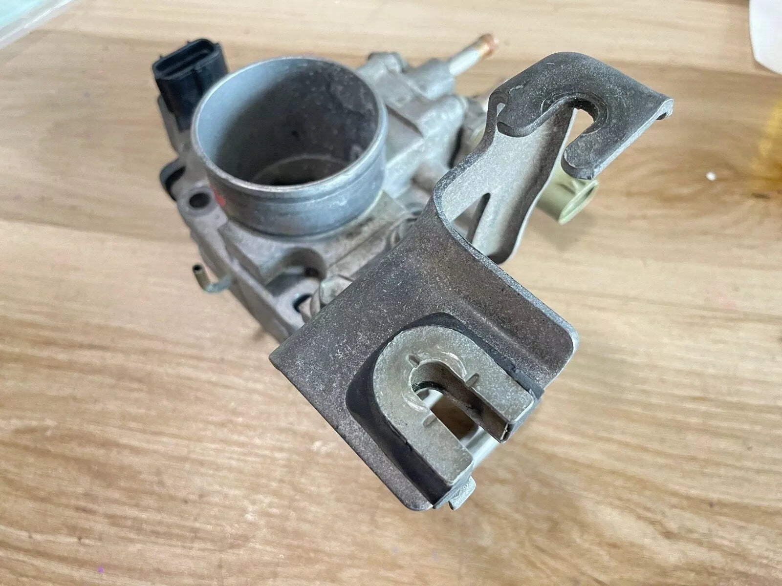 1993-1997 TOYOTA corolla 1.8L THROTTLE BODY OEM d9