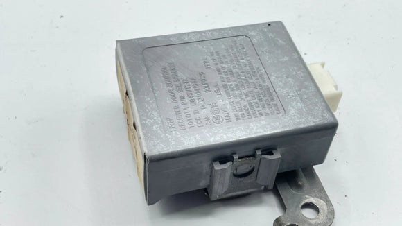 2003 - 2008 Toyota Corolla matrix Receiver Door Control 89741-02070 oem d9
